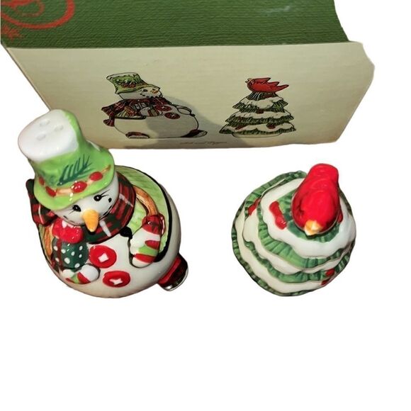 Fitz & Floyd 2013 Holly Hat Salt and Pepper Shaker - Picture 2 of 15